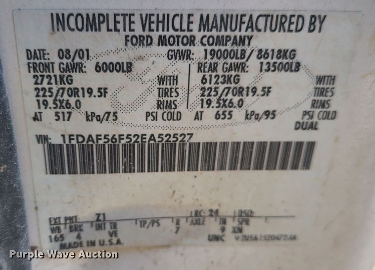 image for item JG9262 2002 Ford F550 Super Duty XL  flatbed truck