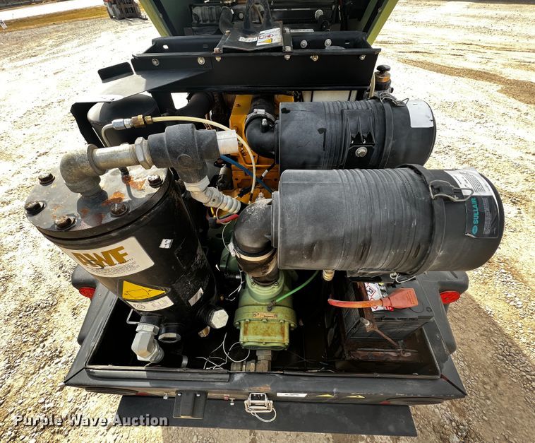 image for item JH9396 Sullair 185  air compressor