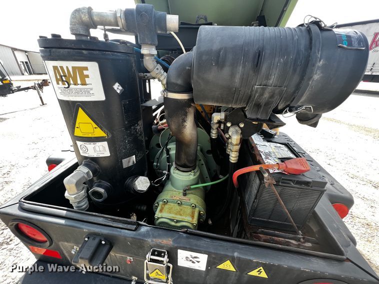 image for item JH9396 Sullair 185  air compressor