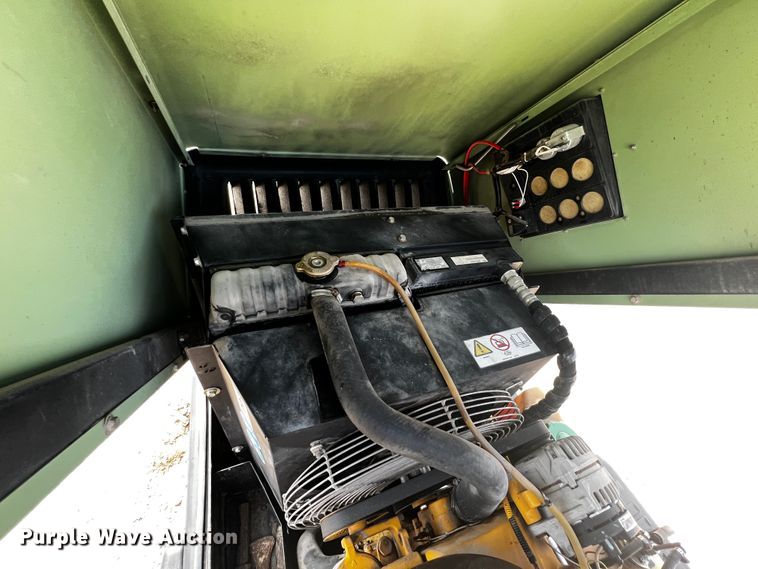 image for item JH9396 Sullair 185  air compressor