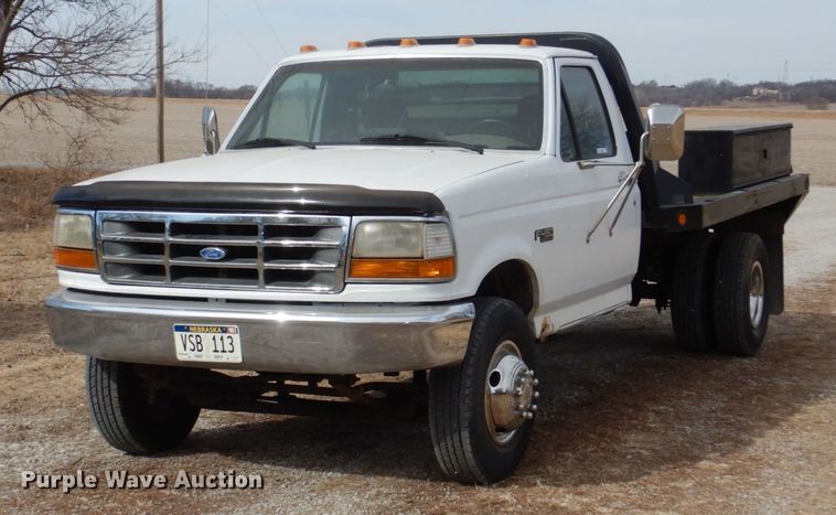 image for item JJ9307 1993 Ford F450 Super Duty  flatbed truck