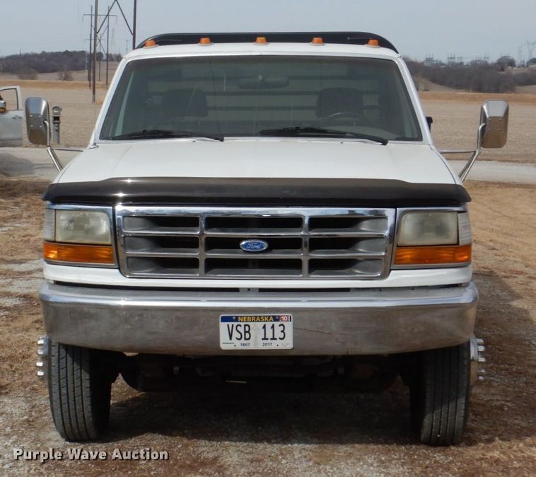 image for item JJ9307 1993 Ford F450 Super Duty  flatbed truck