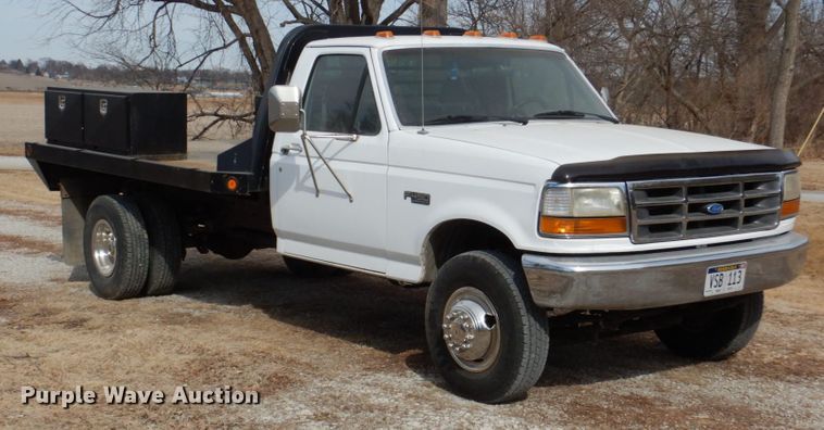 image for item JJ9307 1993 Ford F450 Super Duty  flatbed truck