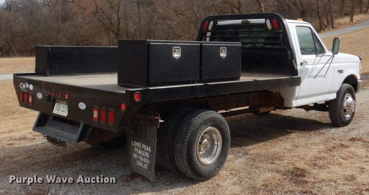 image for item JJ9307 1993 Ford F450 Super Duty  flatbed truck