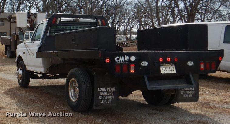 image for item JJ9307 1993 Ford F450 Super Duty  flatbed truck