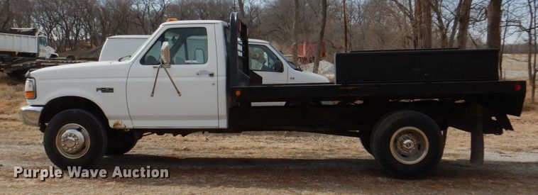 image for item JJ9307 1993 Ford F450 Super Duty  flatbed truck