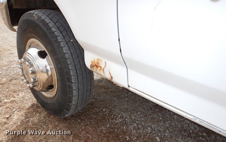 image for item JJ9307 1993 Ford F450 Super Duty  flatbed truck