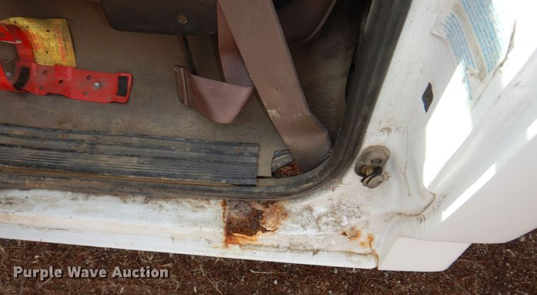 image for item JJ9307 1993 Ford F450 Super Duty  flatbed truck