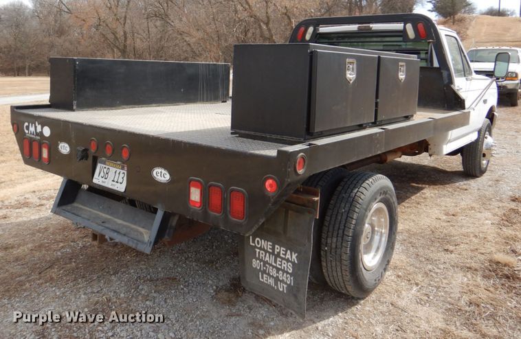 image for item JJ9307 1993 Ford F450 Super Duty  flatbed truck