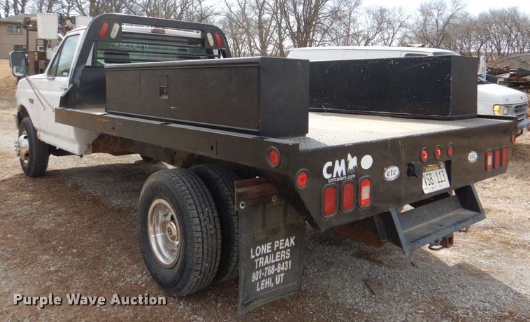 image for item JJ9307 1993 Ford F450 Super Duty  flatbed truck