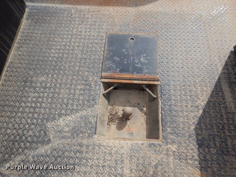 image for item JJ9307 1993 Ford F450 Super Duty  flatbed truck