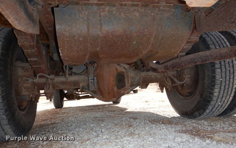 image for item JJ9307 1993 Ford F450 Super Duty  flatbed truck