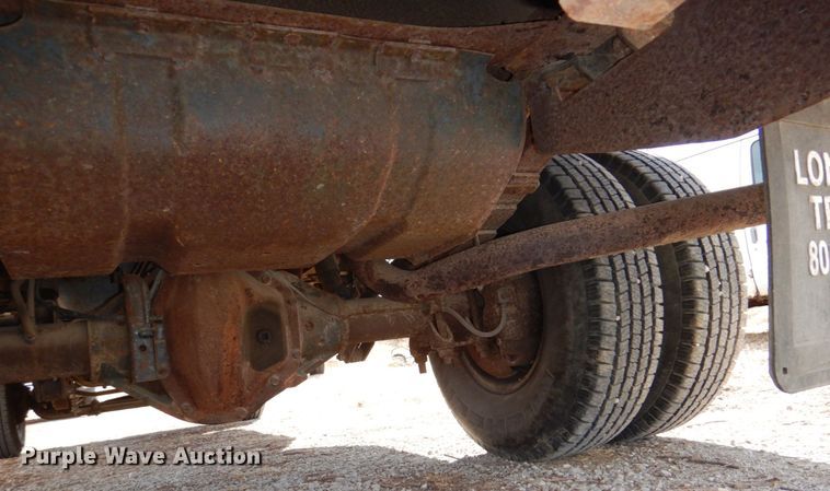 image for item JJ9307 1993 Ford F450 Super Duty  flatbed truck