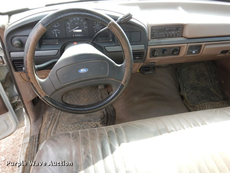 image for item JJ9307 1993 Ford F450 Super Duty  flatbed truck