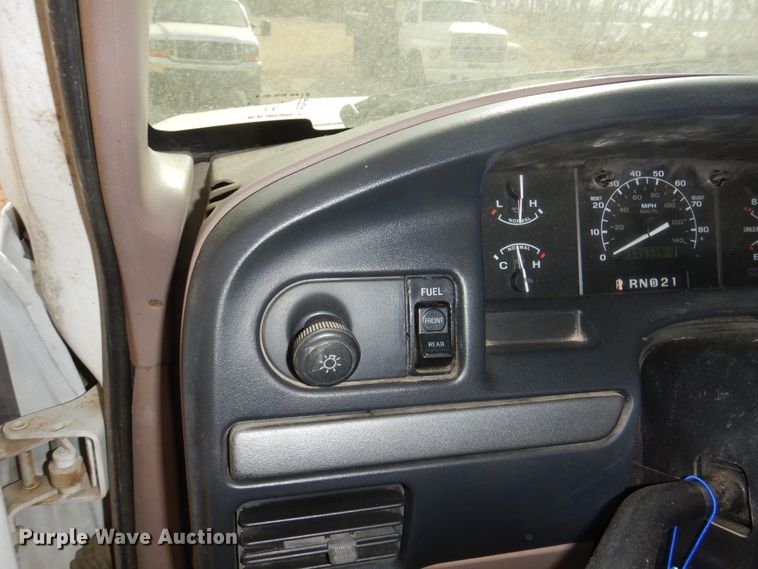 image for item JJ9307 1993 Ford F450 Super Duty  flatbed truck