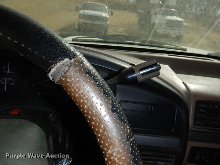 image for item JJ9307 1993 Ford F450 Super Duty  flatbed truck