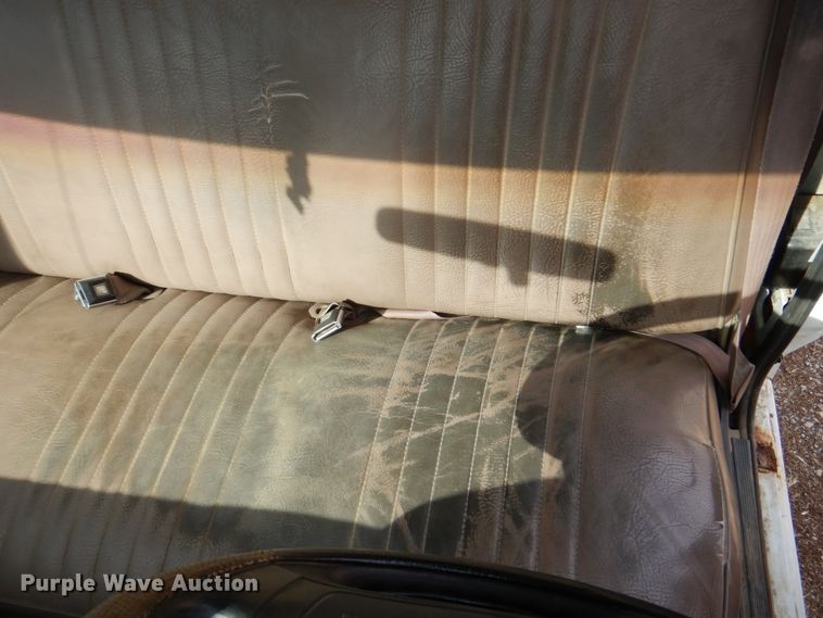 image for item JJ9307 1993 Ford F450 Super Duty  flatbed truck