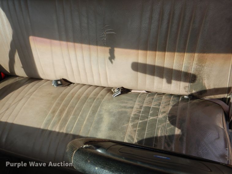 image for item JJ9307 1993 Ford F450 Super Duty  flatbed truck