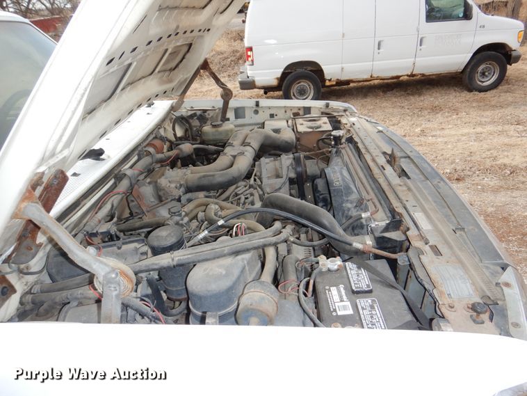 image for item JJ9307 1993 Ford F450 Super Duty  flatbed truck