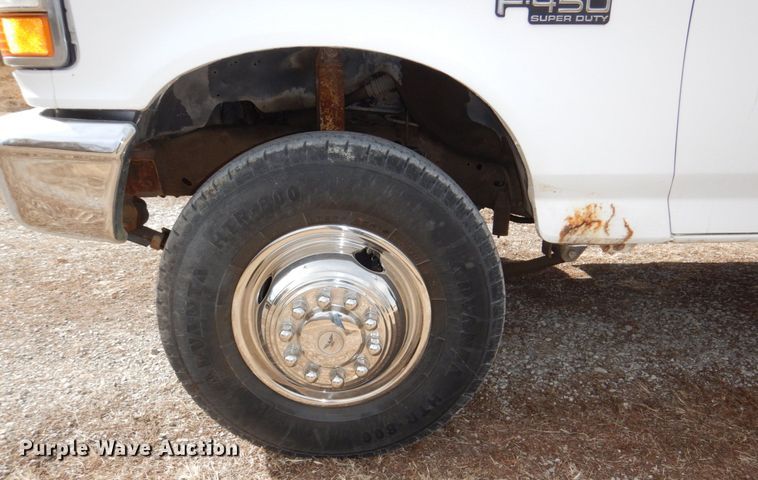 image for item JJ9307 1993 Ford F450 Super Duty  flatbed truck