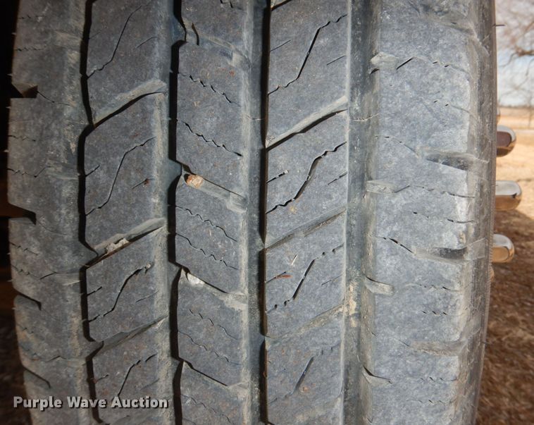 image for item JJ9307 1993 Ford F450 Super Duty  flatbed truck