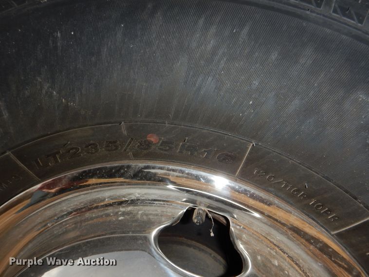 image for item JJ9307 1993 Ford F450 Super Duty  flatbed truck