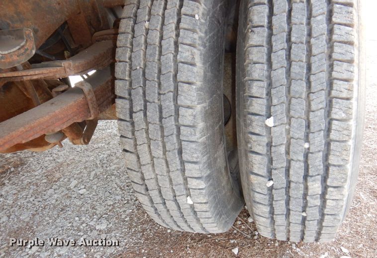 image for item JJ9307 1993 Ford F450 Super Duty  flatbed truck