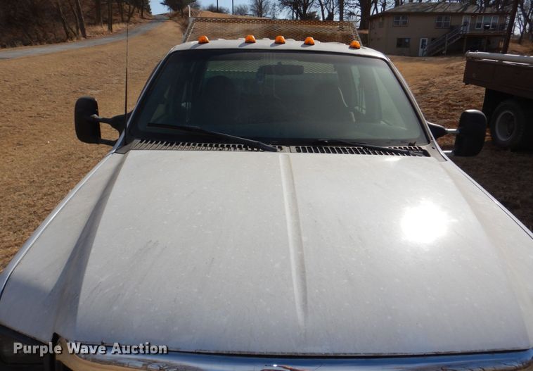 image for item JJ9308 2000 Ford F550 Super Duty XLT  flatbed truck