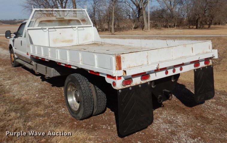 image for item JJ9308 2000 Ford F550 Super Duty XLT  flatbed truck