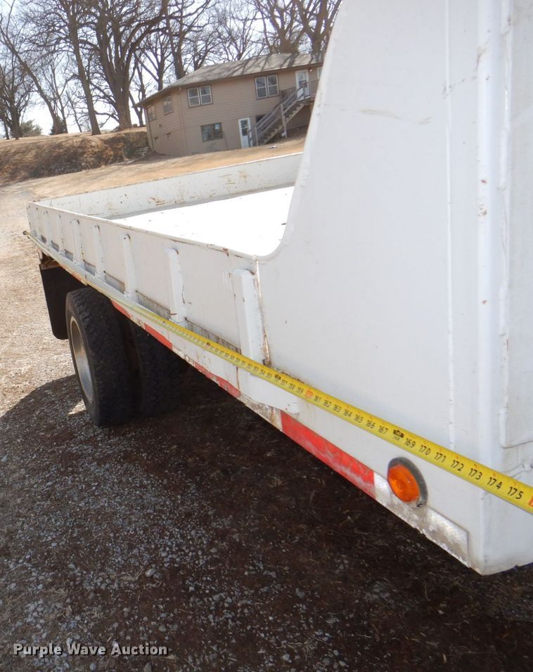 image for item JJ9308 2000 Ford F550 Super Duty XLT  flatbed truck