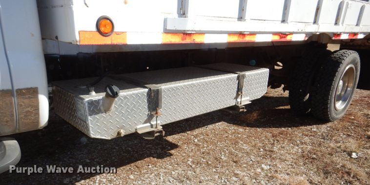 image for item JJ9308 2000 Ford F550 Super Duty XLT  flatbed truck