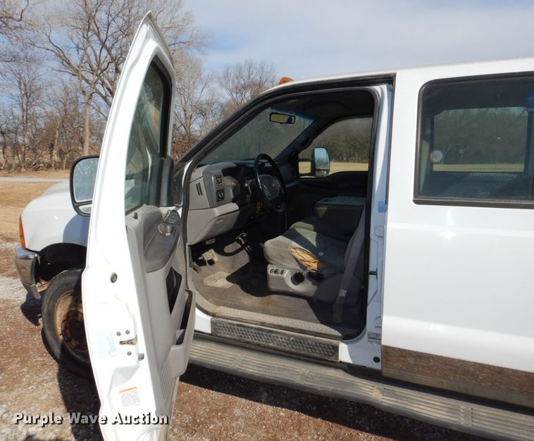 image for item JJ9308 2000 Ford F550 Super Duty XLT  flatbed truck