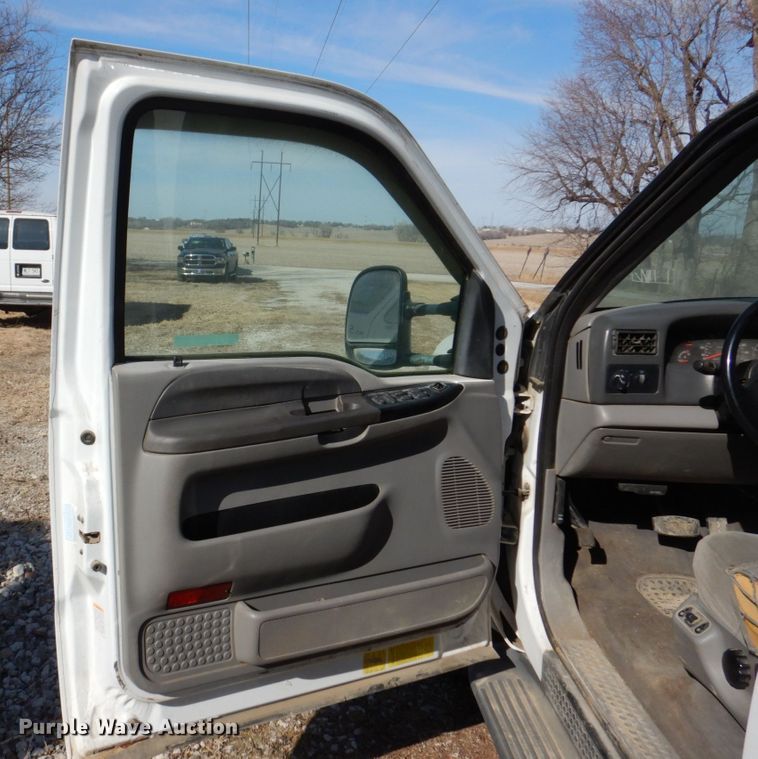 image for item JJ9308 2000 Ford F550 Super Duty XLT  flatbed truck