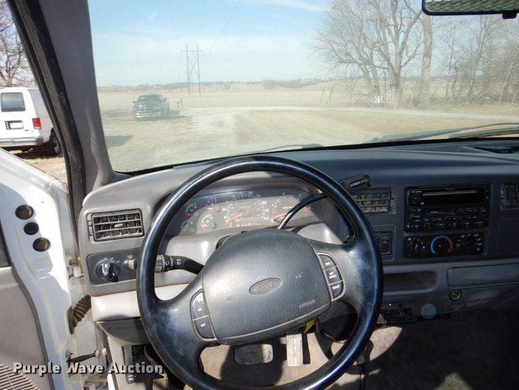 image for item JJ9308 2000 Ford F550 Super Duty XLT  flatbed truck