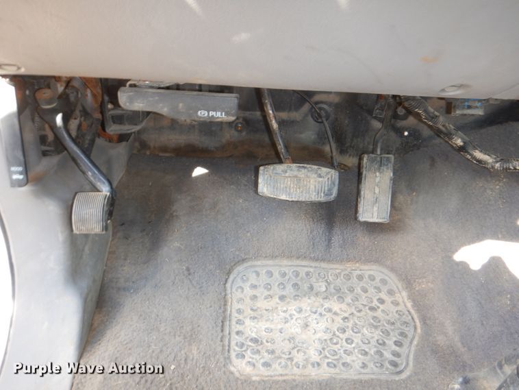 image for item JJ9308 2000 Ford F550 Super Duty XLT  flatbed truck