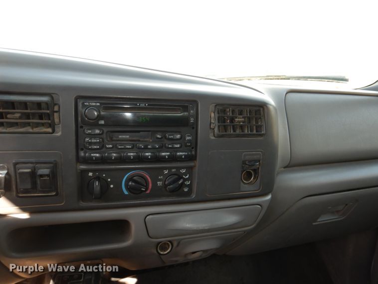 image for item JJ9308 2000 Ford F550 Super Duty XLT  flatbed truck