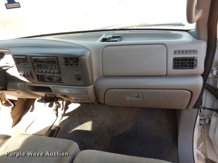 image for item JJ9308 2000 Ford F550 Super Duty XLT  flatbed truck