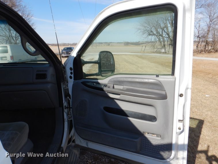 image for item JJ9308 2000 Ford F550 Super Duty XLT  flatbed truck