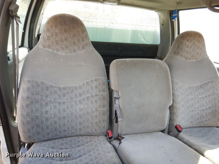 image for item JJ9308 2000 Ford F550 Super Duty XLT  flatbed truck