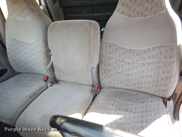 image for item JJ9308 2000 Ford F550 Super Duty XLT  flatbed truck