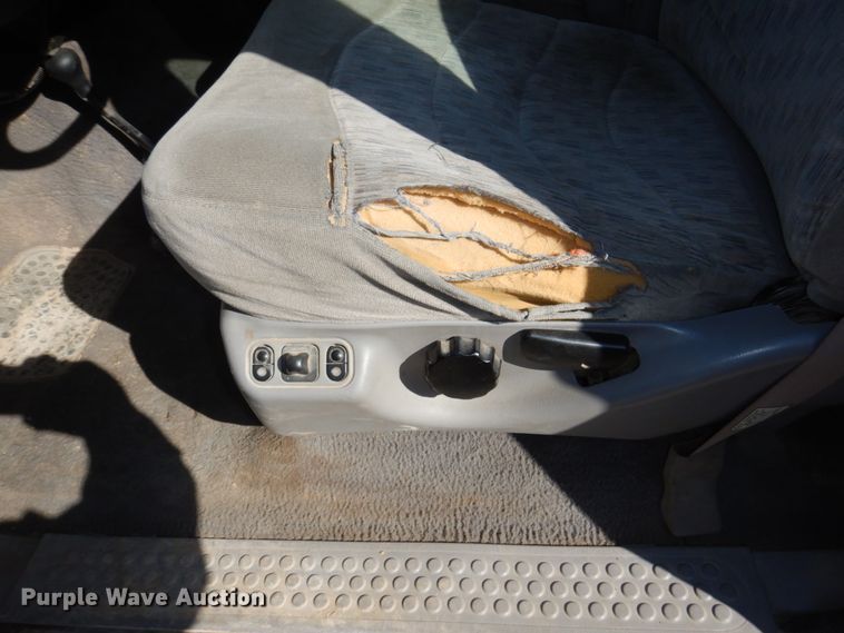 image for item JJ9308 2000 Ford F550 Super Duty XLT  flatbed truck