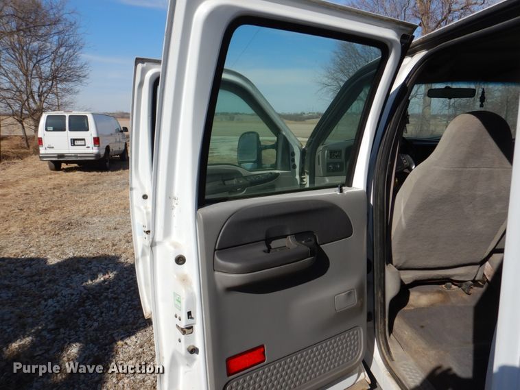 image for item JJ9308 2000 Ford F550 Super Duty XLT  flatbed truck