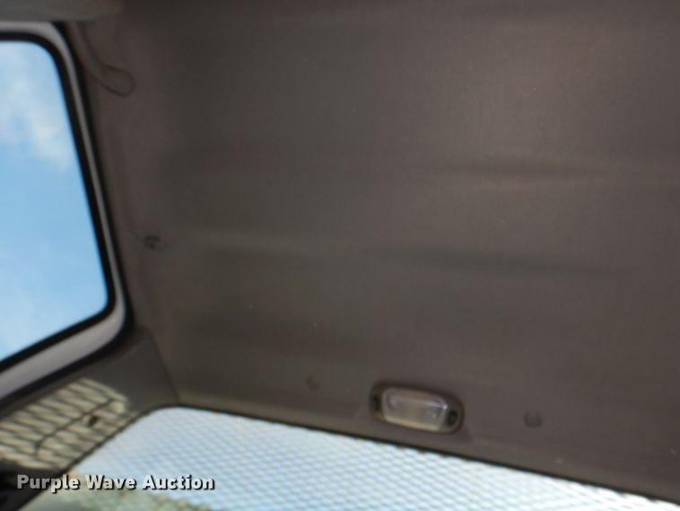 image for item JJ9308 2000 Ford F550 Super Duty XLT  flatbed truck