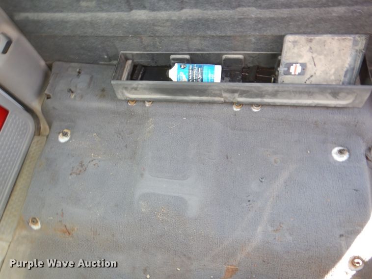 image for item JJ9308 2000 Ford F550 Super Duty XLT  flatbed truck