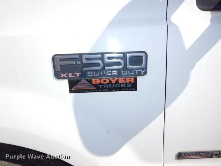 image for item JJ9308 2000 Ford F550 Super Duty XLT  flatbed truck