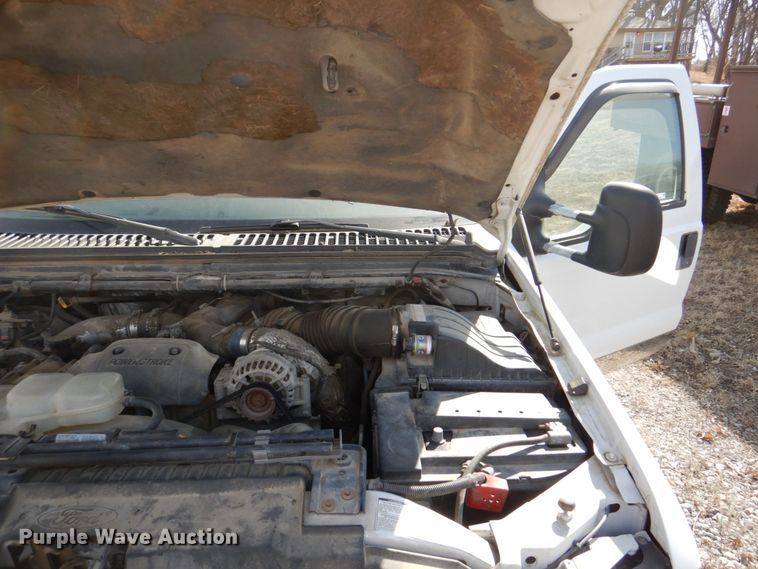 image for item JJ9308 2000 Ford F550 Super Duty XLT  flatbed truck