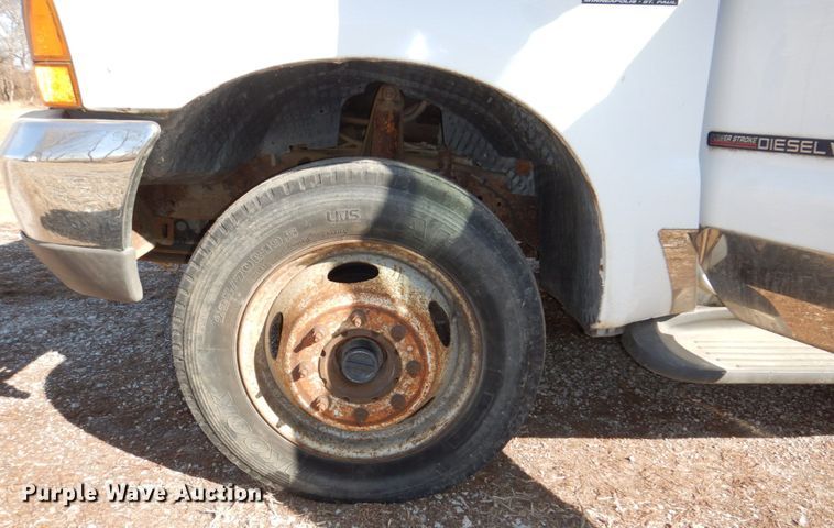 image for item JJ9308 2000 Ford F550 Super Duty XLT  flatbed truck