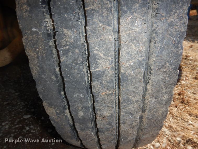 image for item JJ9308 2000 Ford F550 Super Duty XLT  flatbed truck