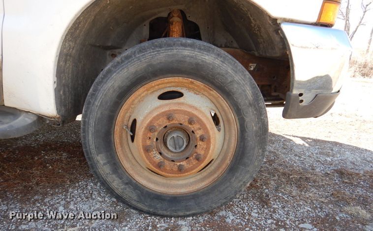 image for item JJ9308 2000 Ford F550 Super Duty XLT  flatbed truck