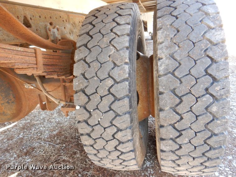 image for item JJ9308 2000 Ford F550 Super Duty XLT  flatbed truck